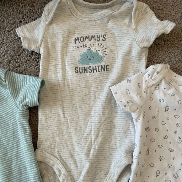 3 pack 3M boys onesie NWOt carters pack different prints on each one - Picture 3 of 5